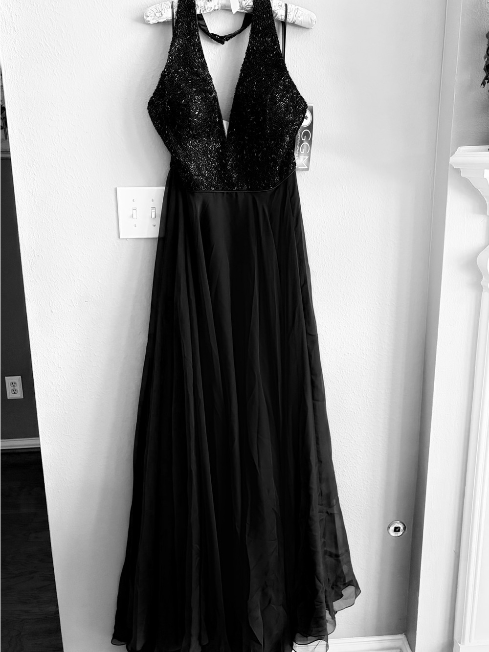 NWT Sherri Hill Black Sequin Halter Evening Dress. Size: 16